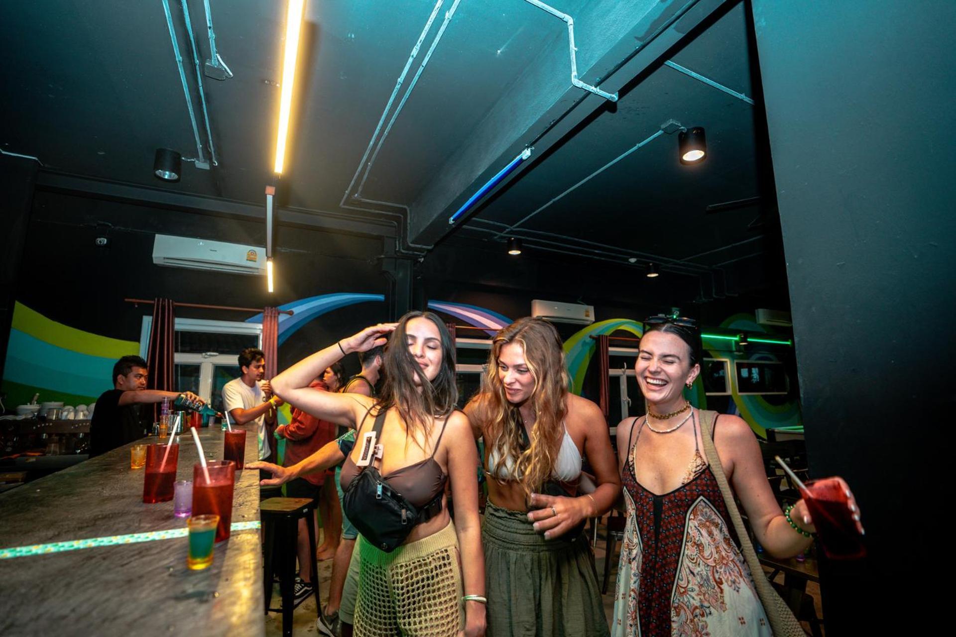 Mad Monkey Chiang Mai Hostel Екстериор снимка