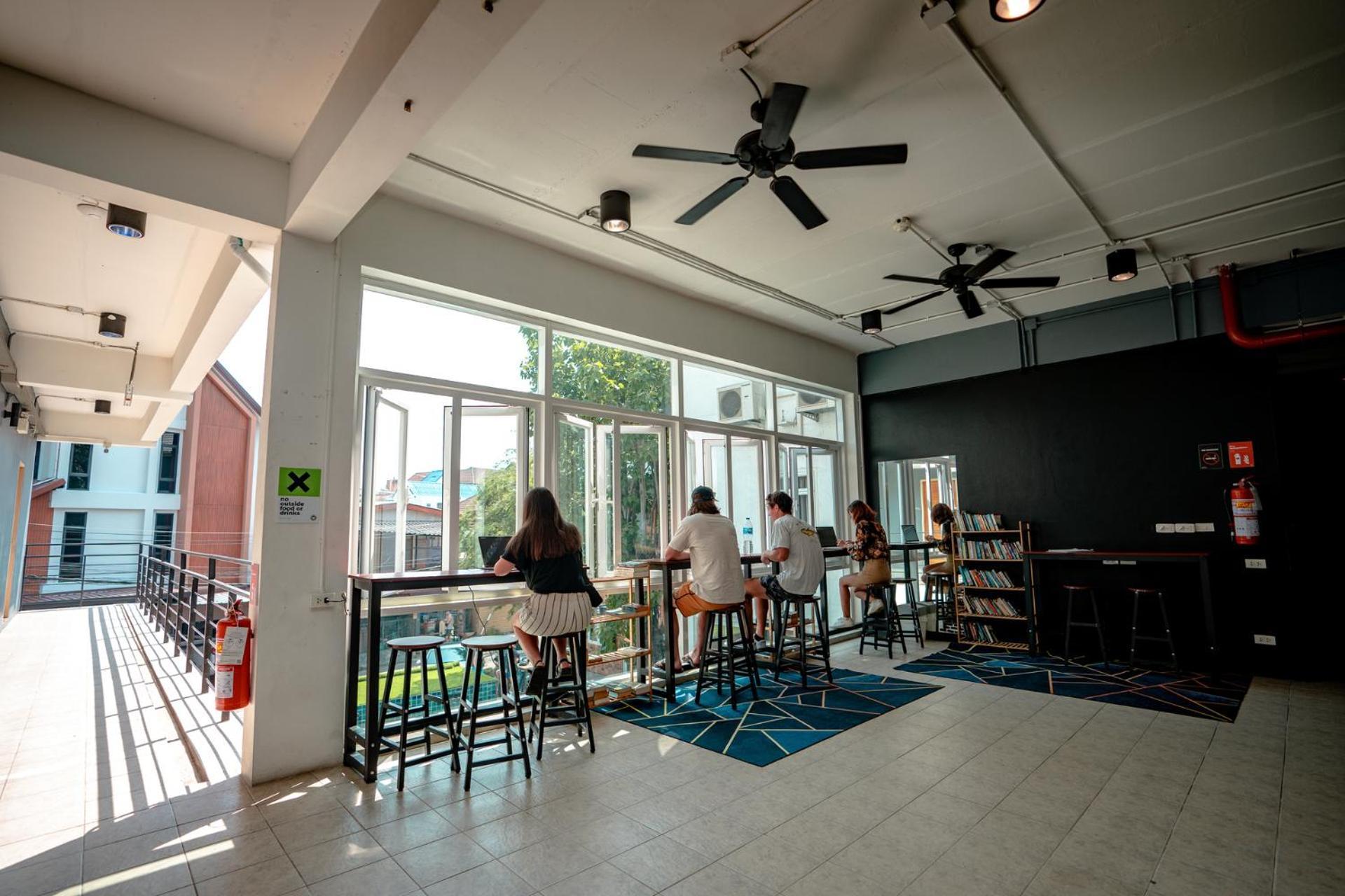 Mad Monkey Chiang Mai Hostel Екстериор снимка
