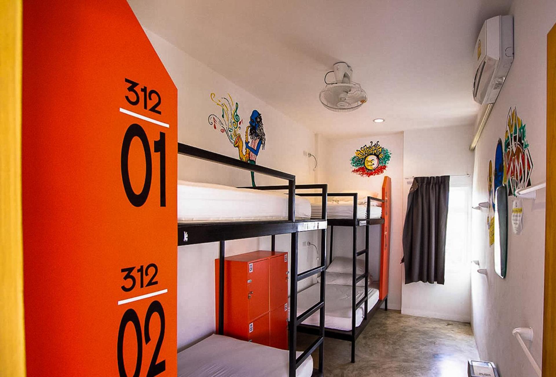 Mad Monkey Chiang Mai Hostel Екстериор снимка